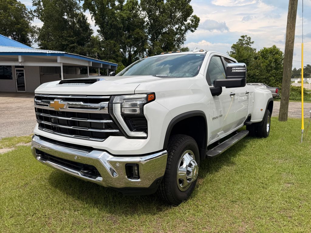Summit White 2024 Chevrolet Silverado 3500HD Pickup Truck Four-Wheel Drive Automatic