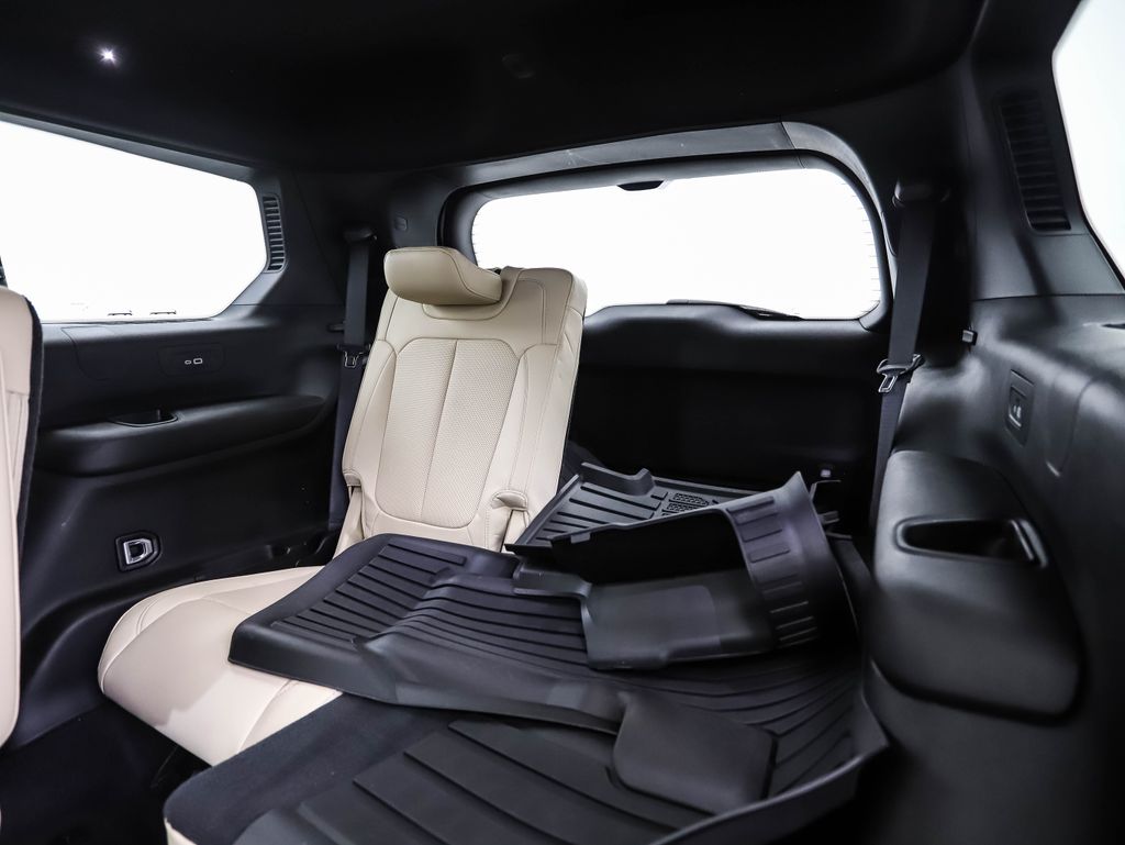 2023 Jeep Grand Cherokee L Limited Edition 22