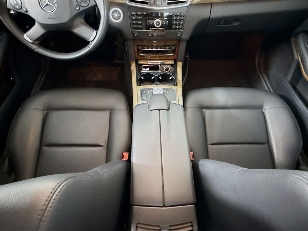 Thumbnail: 2010 Mercedes-Benz E-Class - 17