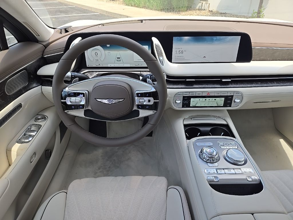 2025 Genesis G90  32