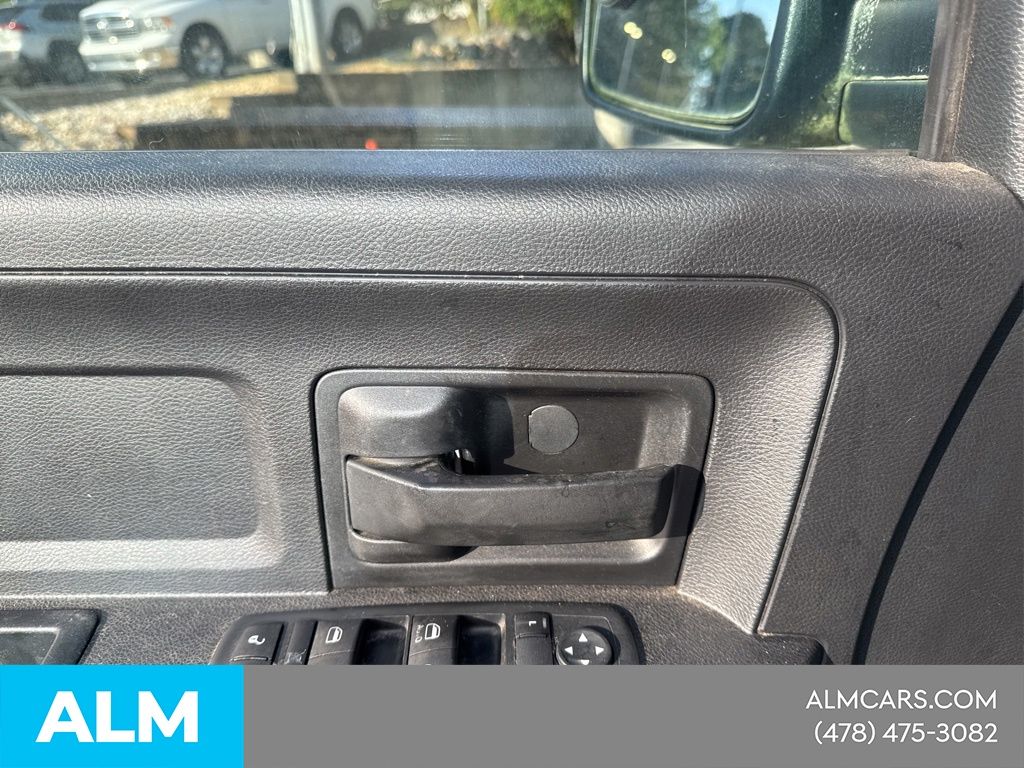 Used 2016 Silver Ram Tradesman image 18