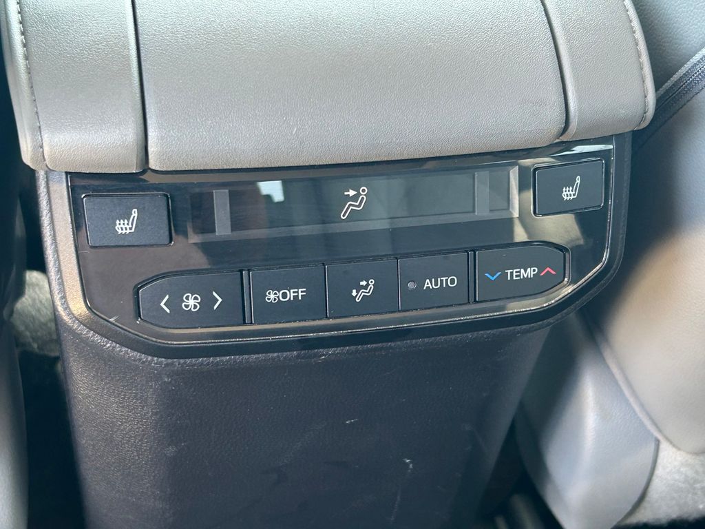 Used 2023 Toyota Highlander Hybrid SUV