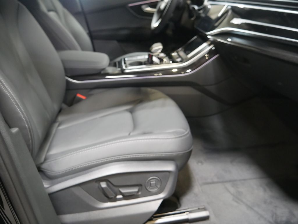 Thumbnail: 2026 Audi Q7 - 24