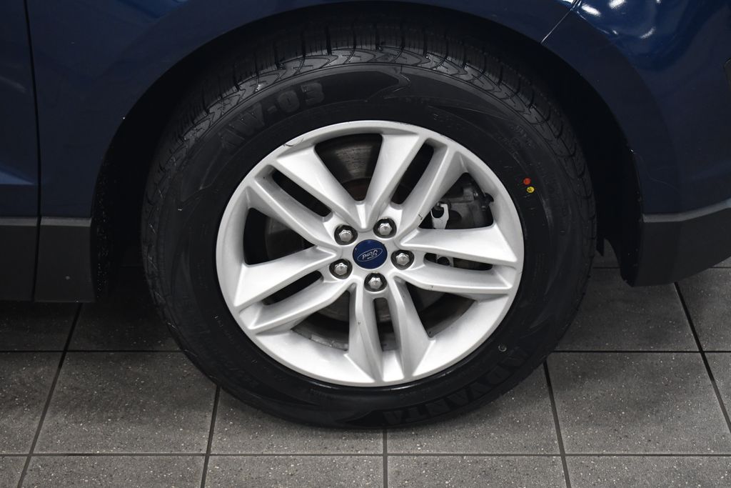 Thumbnail: 2017 Ford Edge - 9