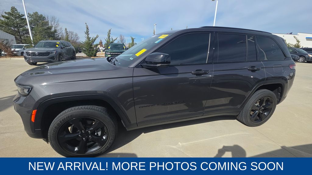 Used 2023 Jeep Grand Cherokee Altitude with VIN 1C4RJHAG1PC593973 for sale in Kansas City