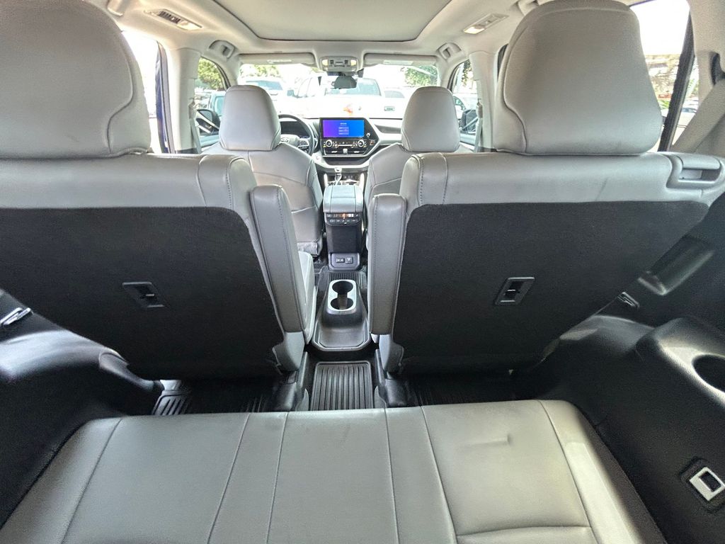 Used 2023 Toyota Highlander Hybrid SUV
