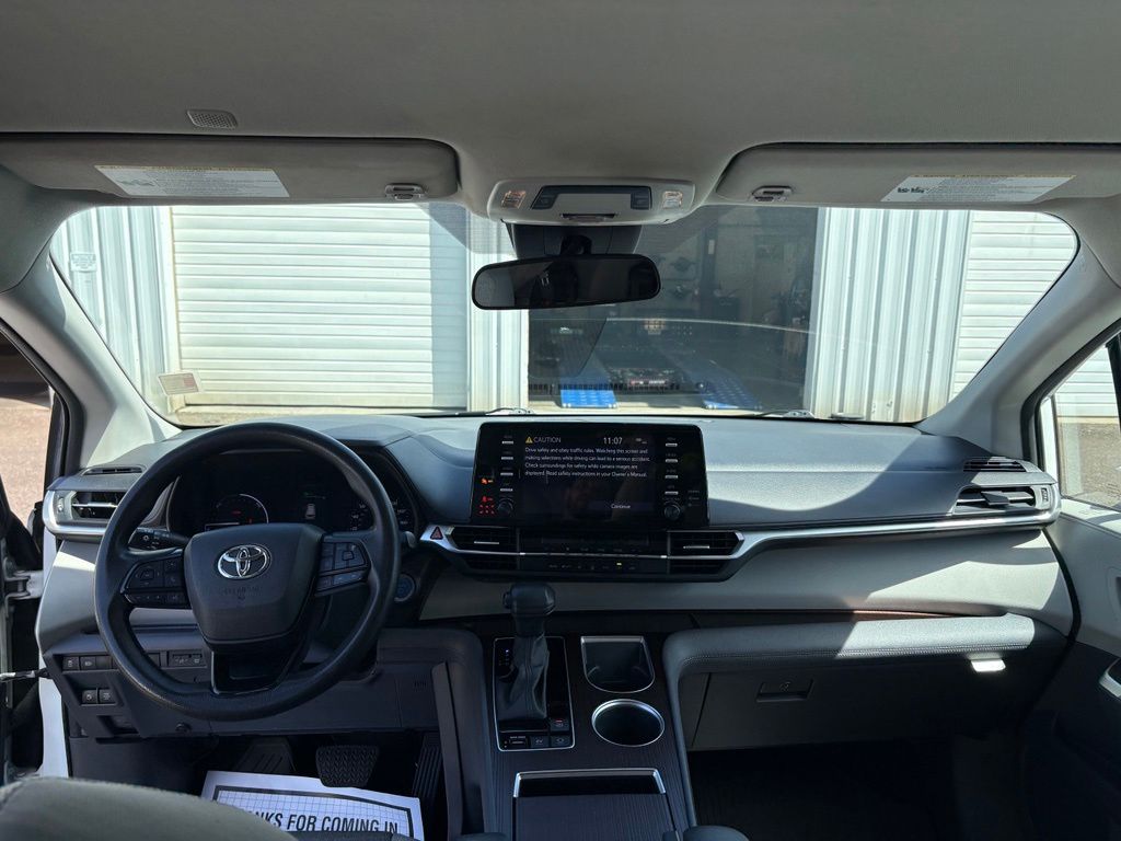 2023 Toyota Sienna LE