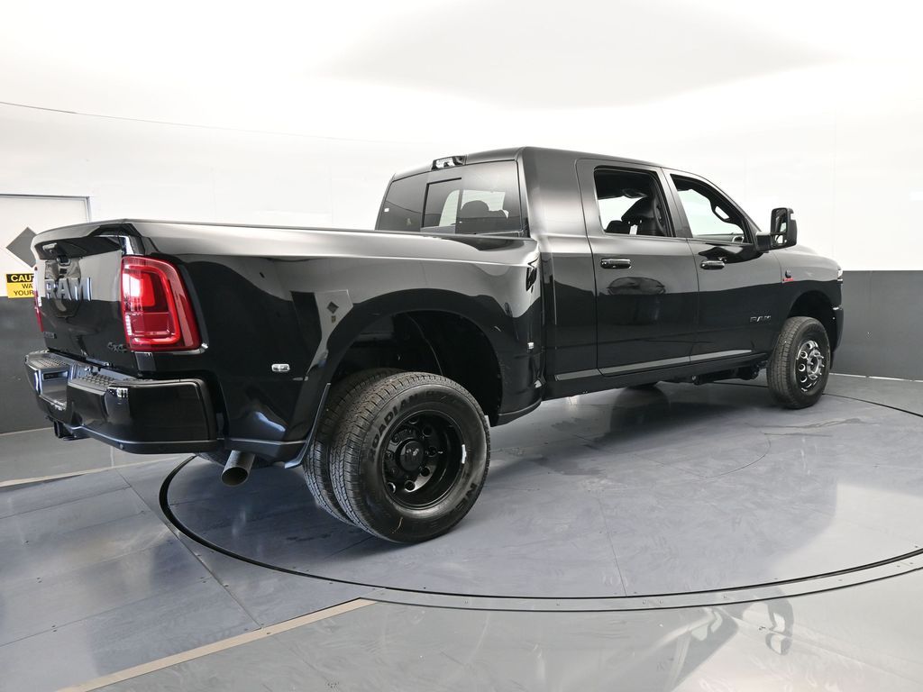 New 2026 Diamond Black Crystal Pearlcoat Ram Laramie image 6