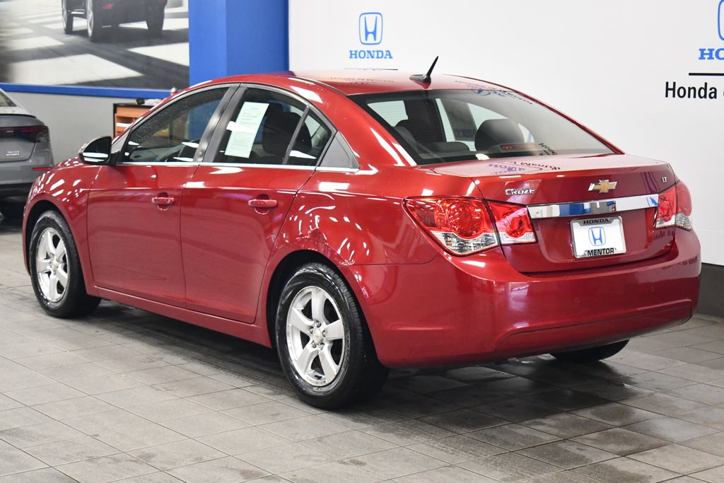 Thumbnail: 2011 Chevrolet Cruze - 3