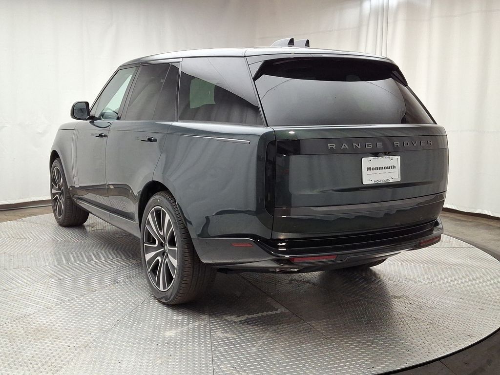 2025 Land Rover Range Rover SE 4