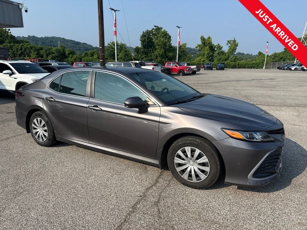 2022 Toyota Camry Hybrid LE FWD