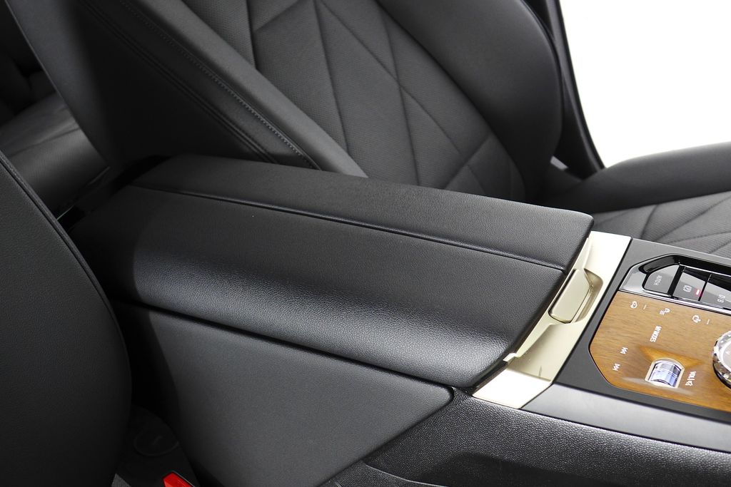 Thumbnail: 2023 BMW iX - 15