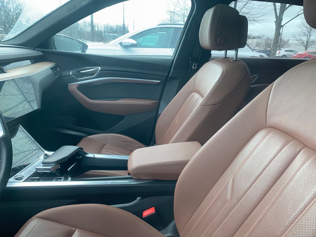 Thumbnail: 2024 Audi Q8 e-tron - 5