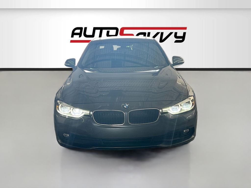 Used 2018 Gray BMW 320i image 2