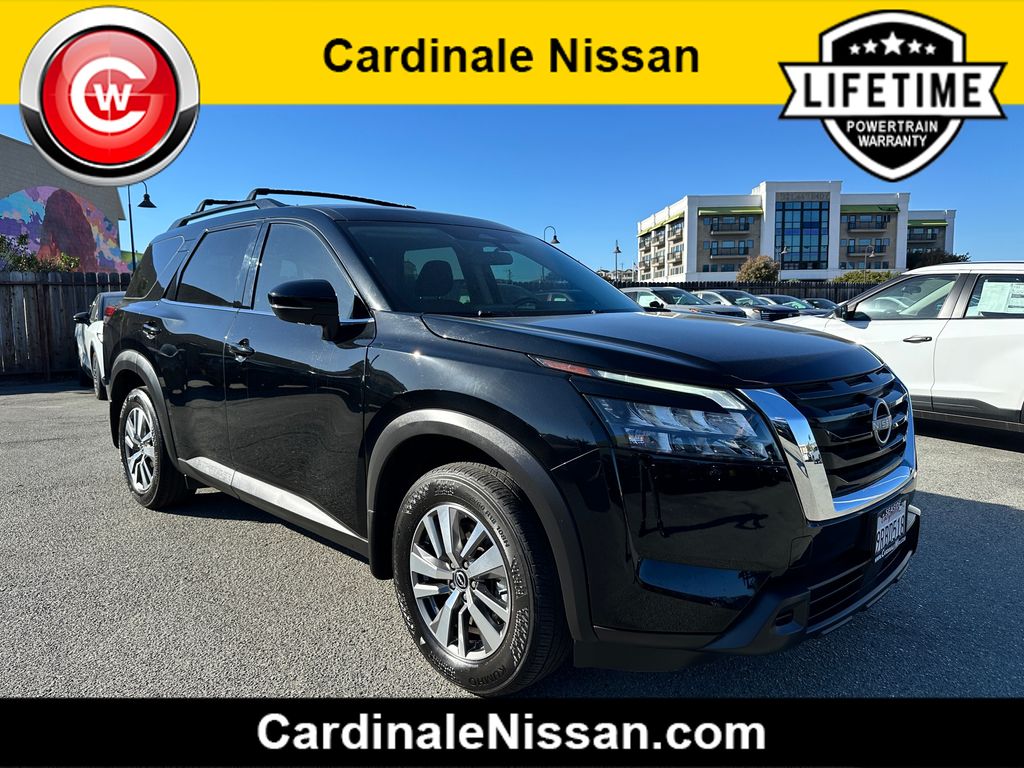 2024 Nissan Pathfinder SV