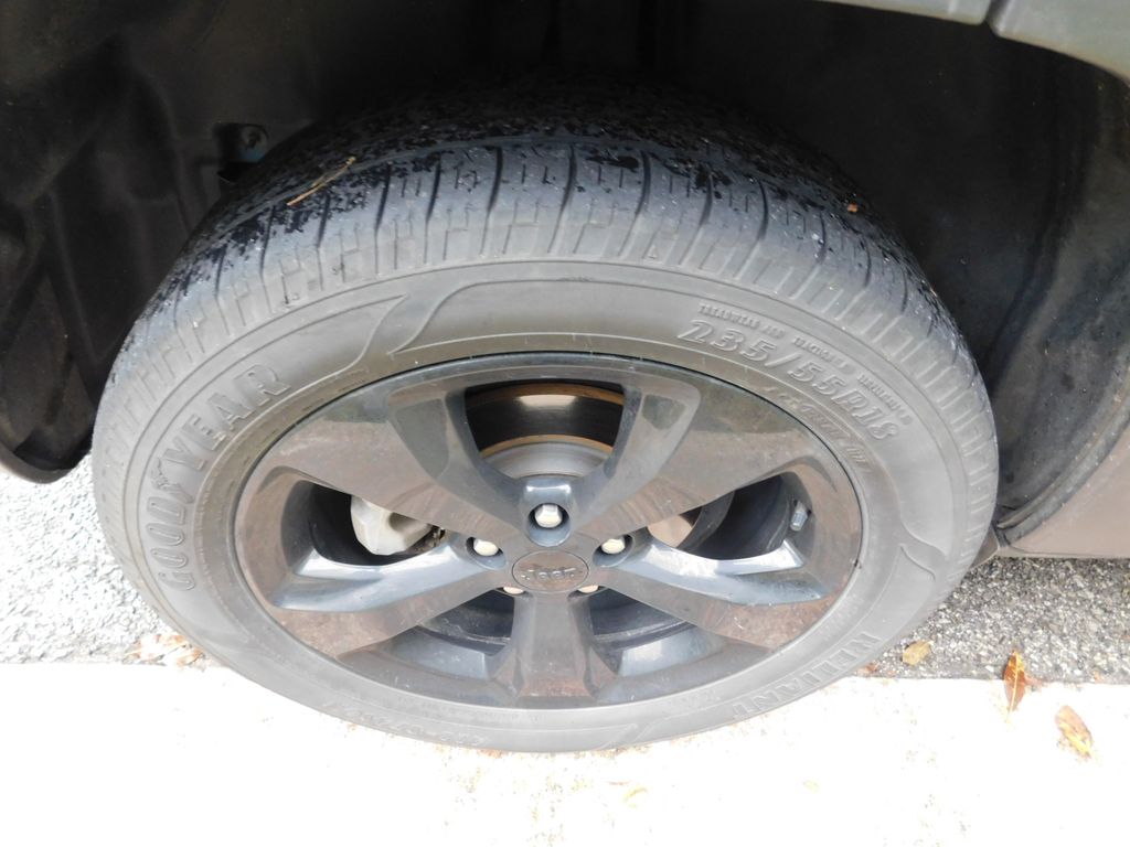 Thumbnail: 2020 Jeep Cherokee - 7