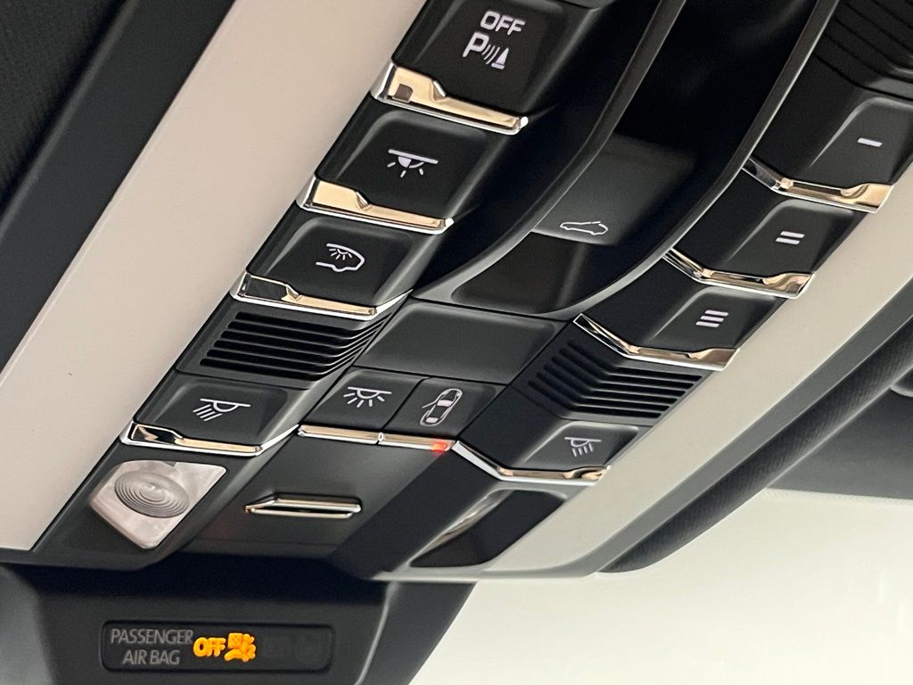 Thumbnail: 2026 Porsche Macan - 31