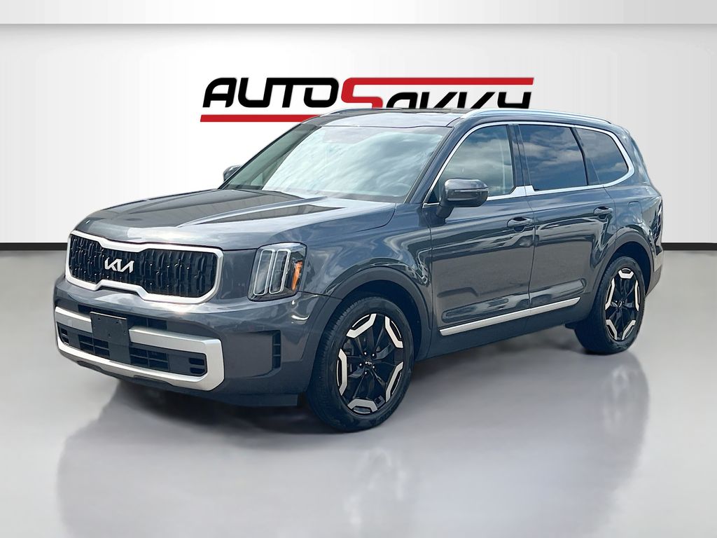 Used 2023 Gray Kia EX image 3