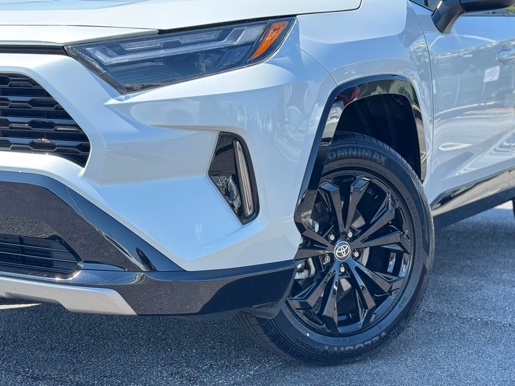 2025 Toyota RAV4 Hybrid XSE Wind Chill Pearl/Midnight Black Metallic - Jim Hudson Acura - Image 5