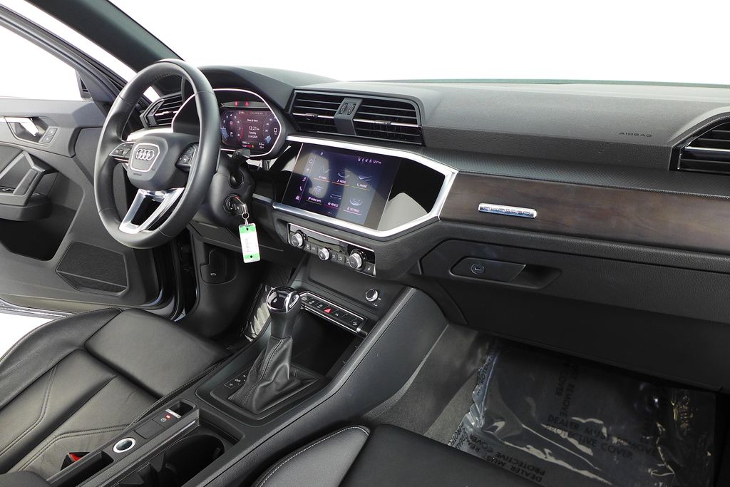 Thumbnail: 2022 Audi Q3 - 13