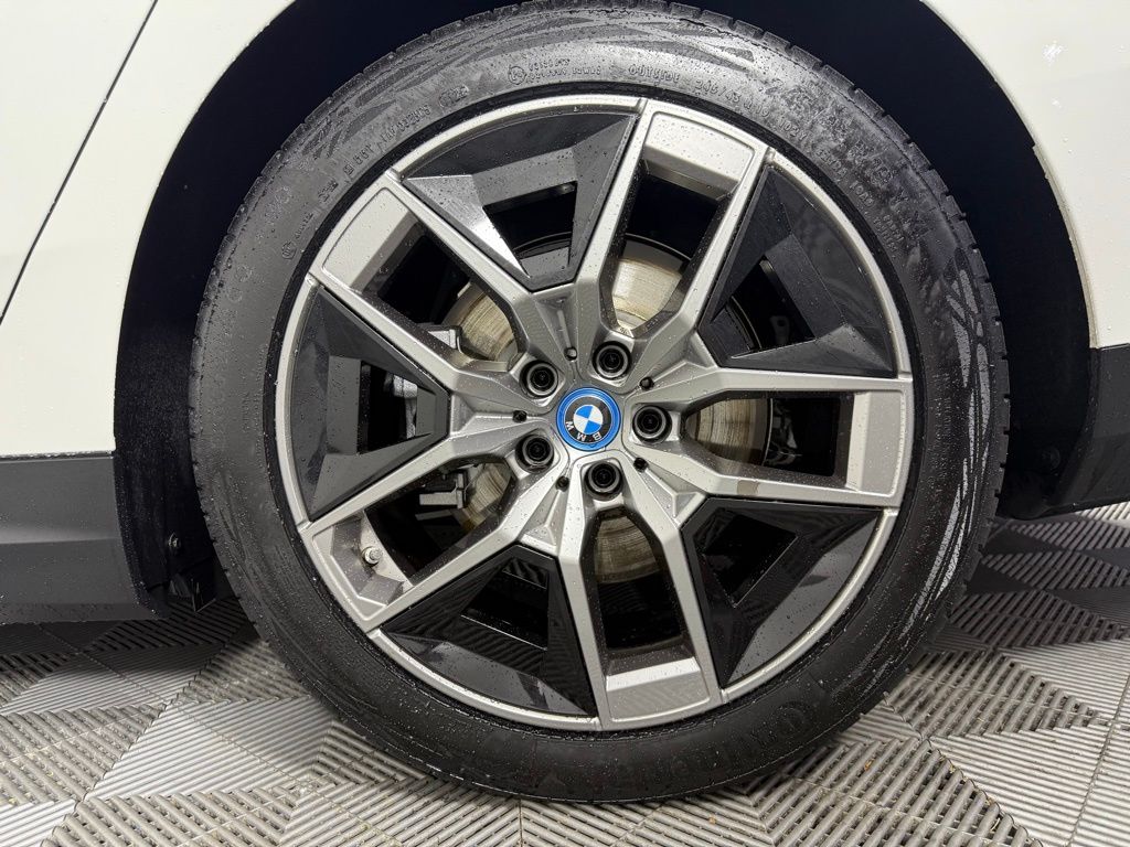 Thumbnail: 2025 BMW i5 - 10