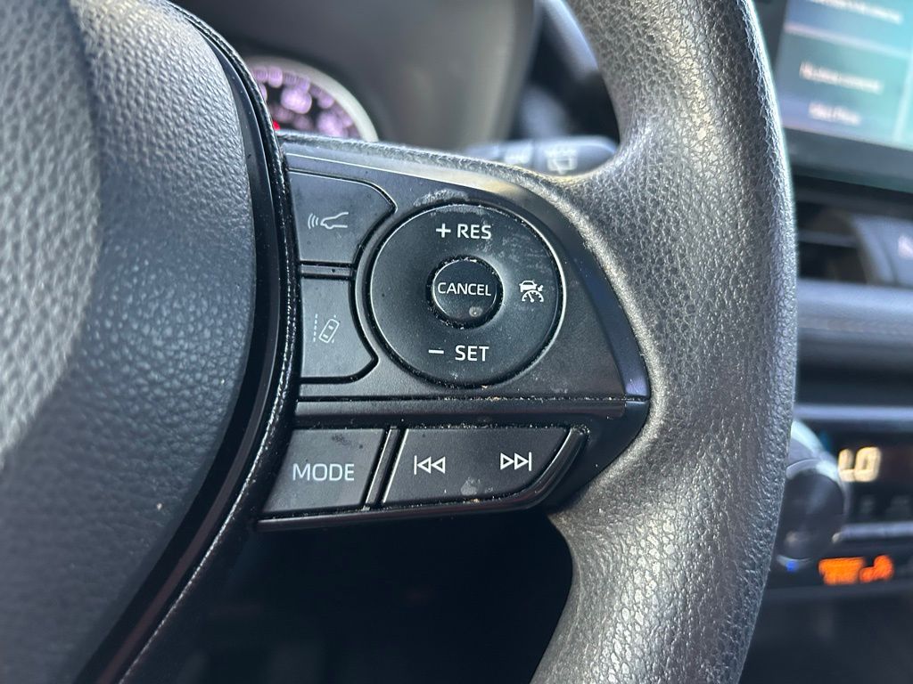 2021 Toyota RAV4 XLE 19