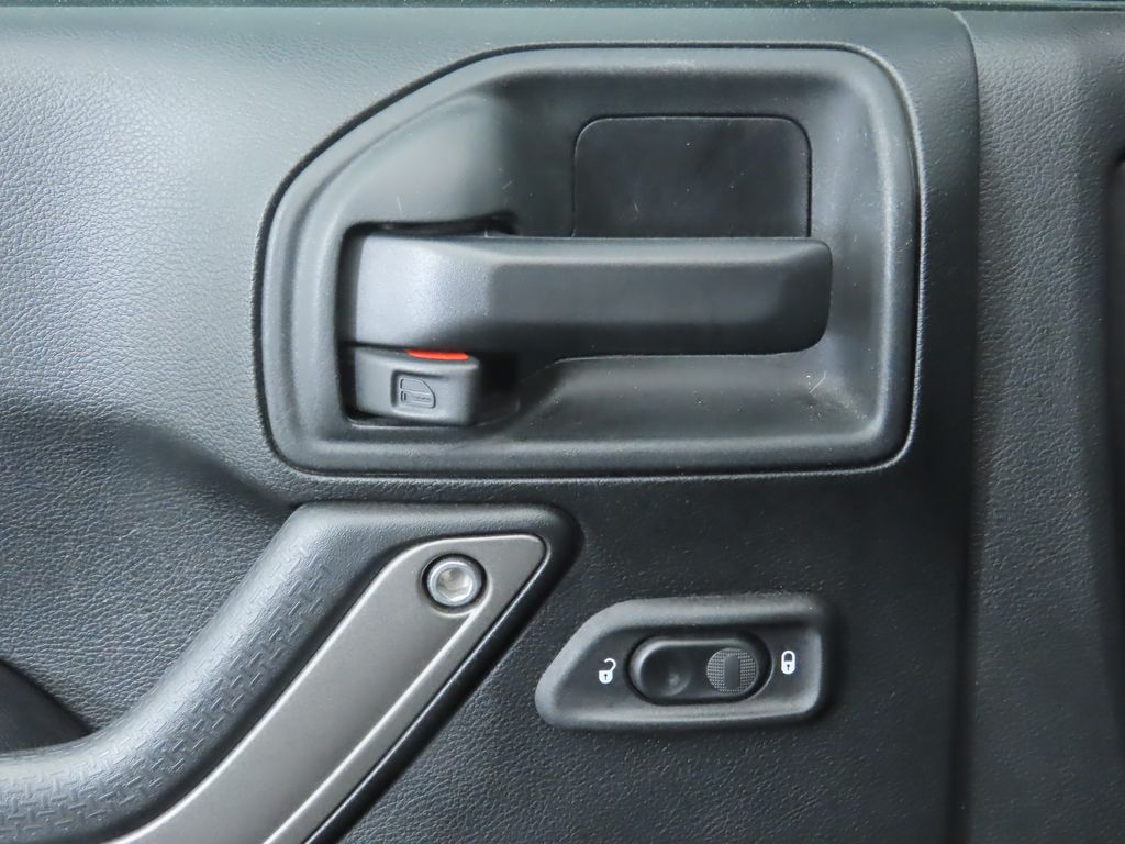 Thumbnail: 2017 Jeep Wrangler - 22