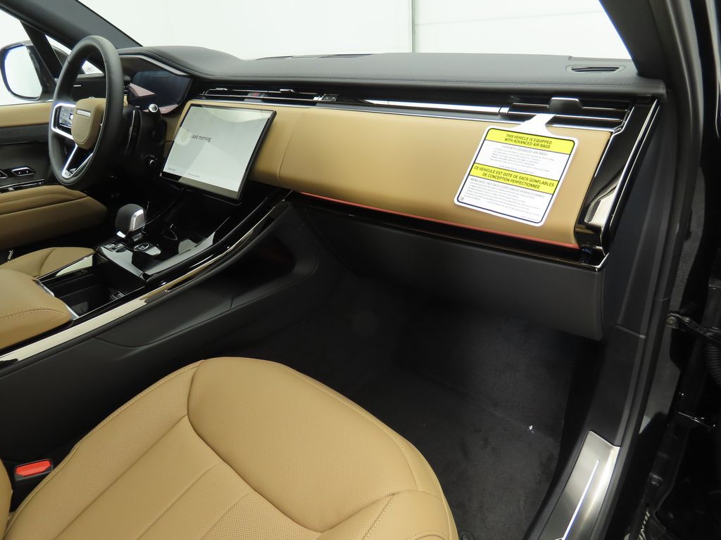 Thumbnail: 2025 Land Rover Range Rover Sport - 18