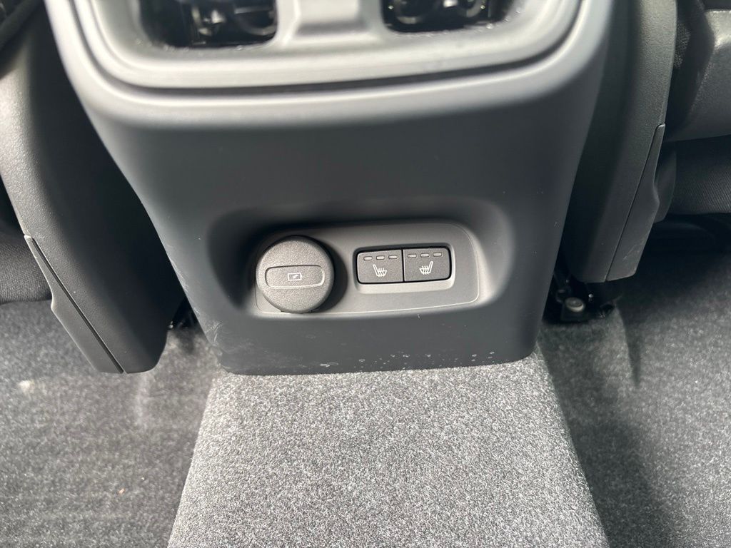 Used 2024 Volvo XC40 SUV
