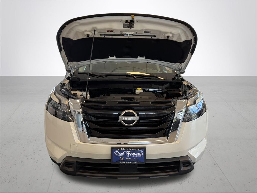 2024 Nissan Pathfinder SV