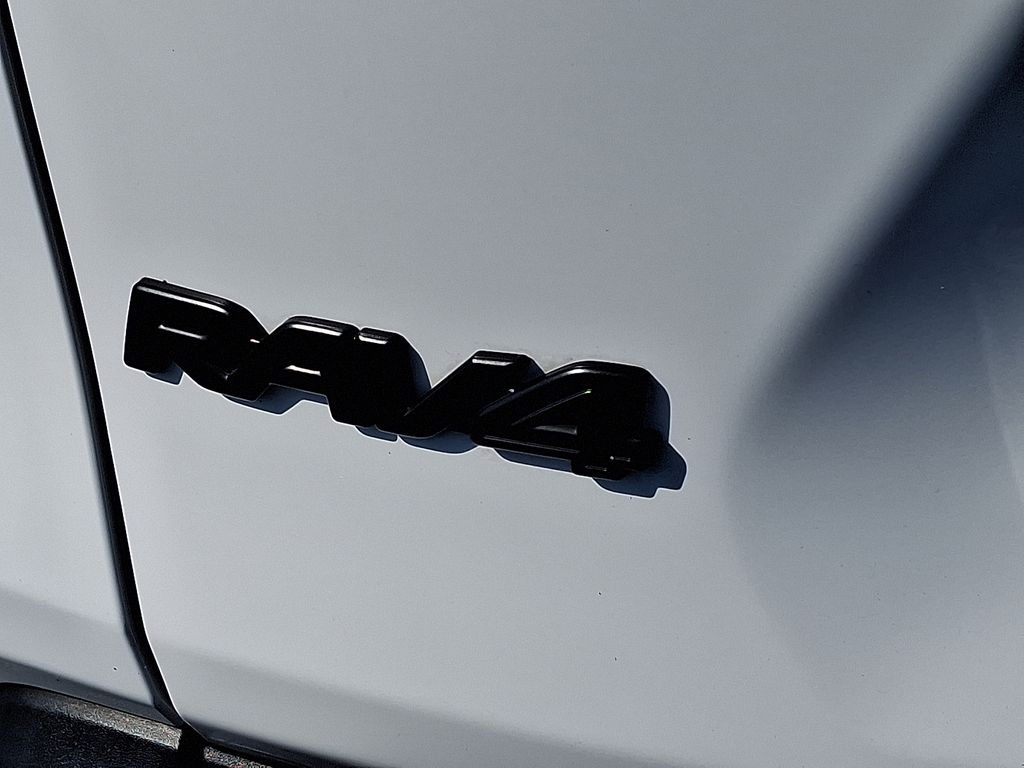 Thumbnail: 2022 Toyota RAV4 - 29