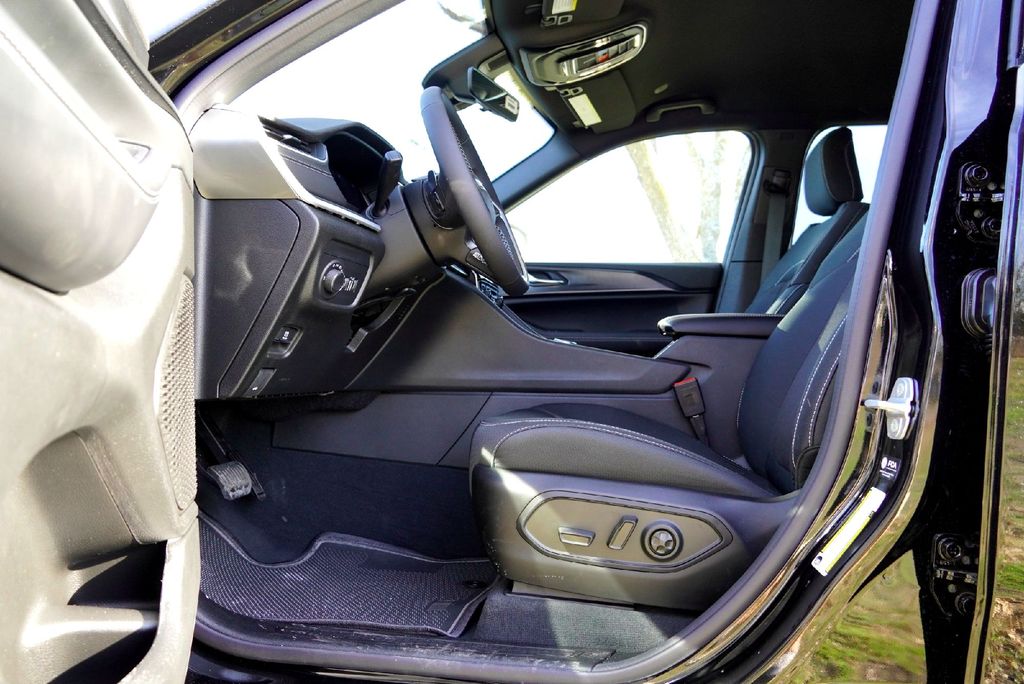 New Car 2025 Jeep Grand Cherokee  Laredo For Sale Under $35,000 In Taylor, Texas