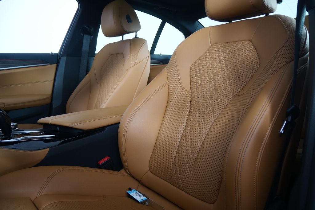 2022 BMW 5 Series 530i 11