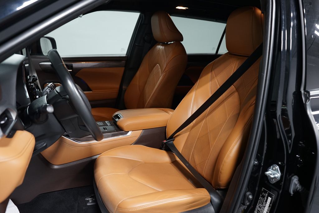 Thumbnail: 2022 Toyota Highlander - 6
