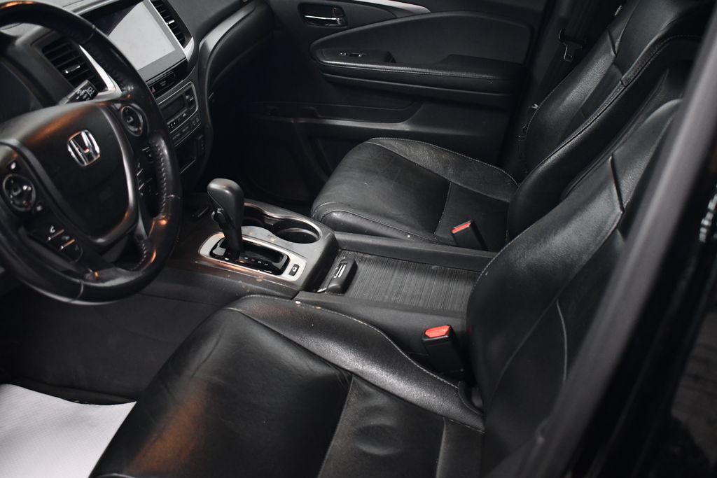 Thumbnail: 2017 Honda Pilot - 6