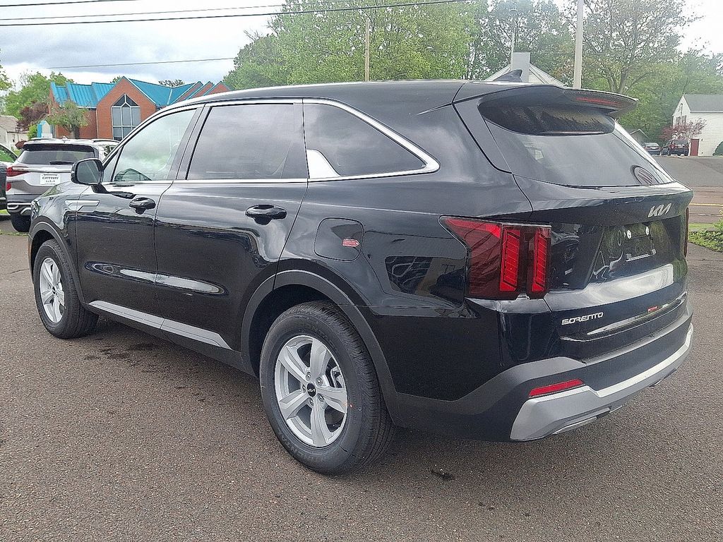 2025 Kia Sorento LX - Photo 2