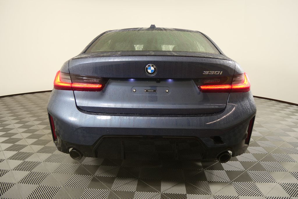 Thumbnail: 2026 BMW 3 Series - 4