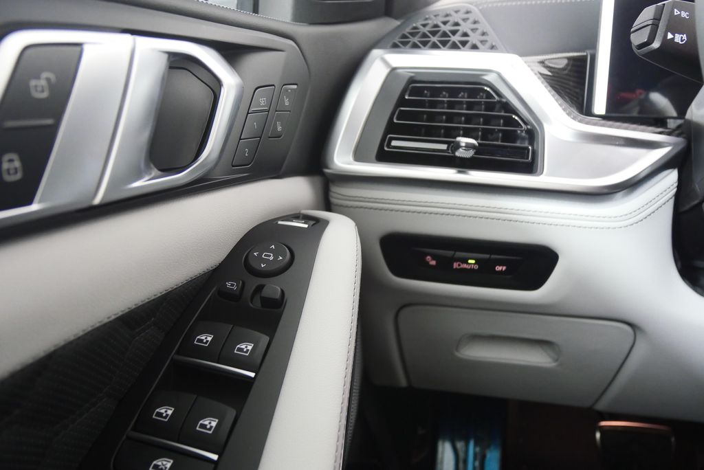 Thumbnail: 2026 BMW X5 - 21