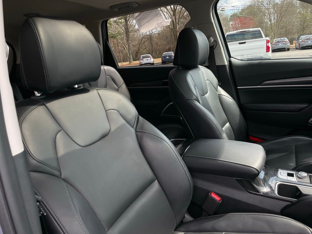 Thumbnail: 2022 Kia Telluride - 31