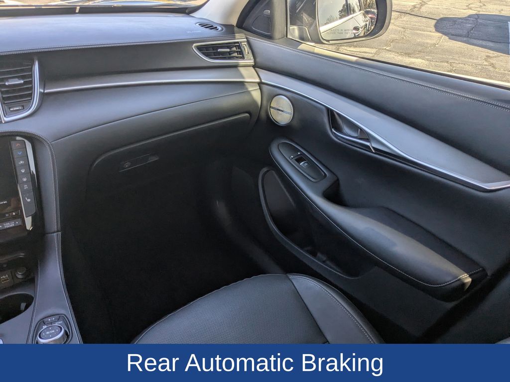 2023 INFINITI QX50 LUXE