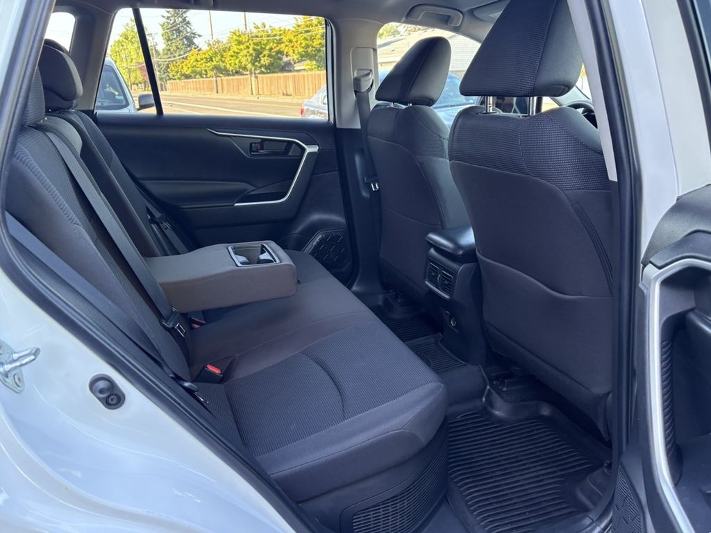 2023 Toyota RAV4 Hybrid LE