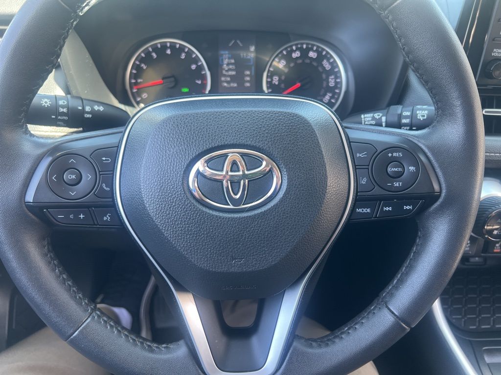2022 Toyota RAV4 XLE Premium photo