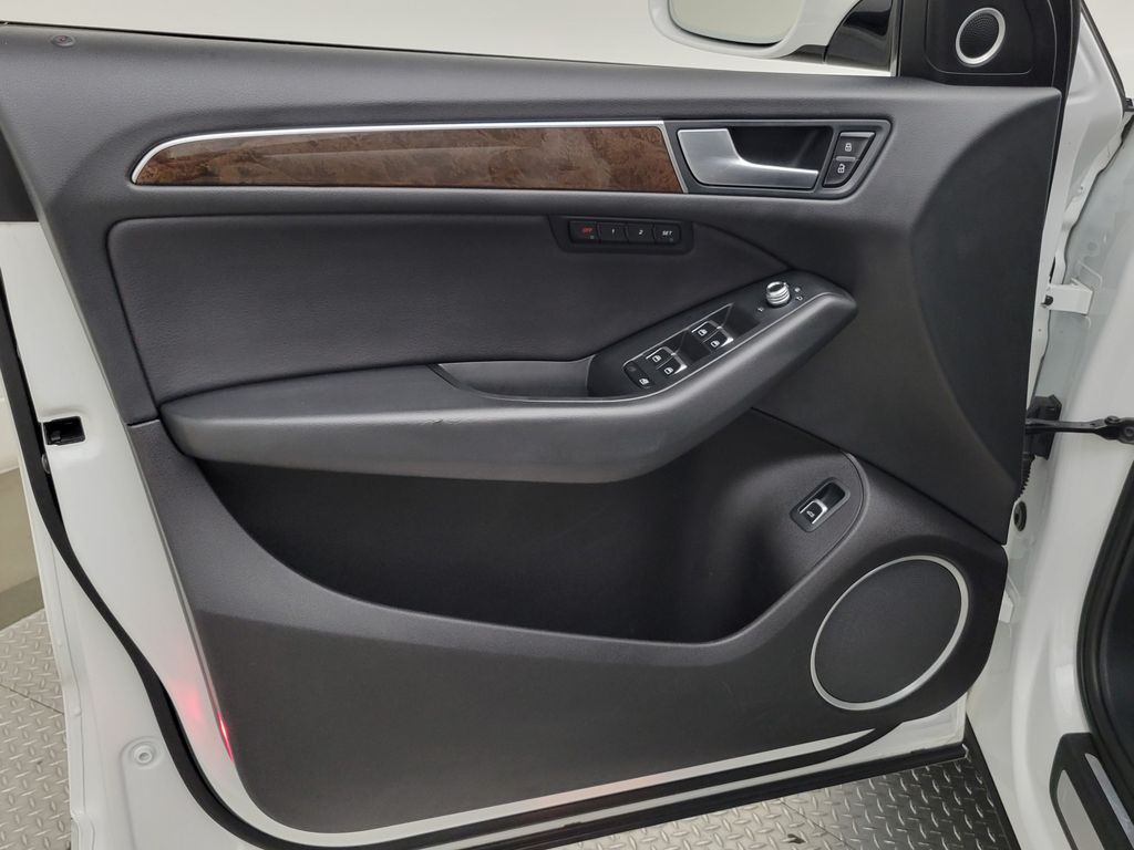 Thumbnail: 2016 Audi Q5 - 32