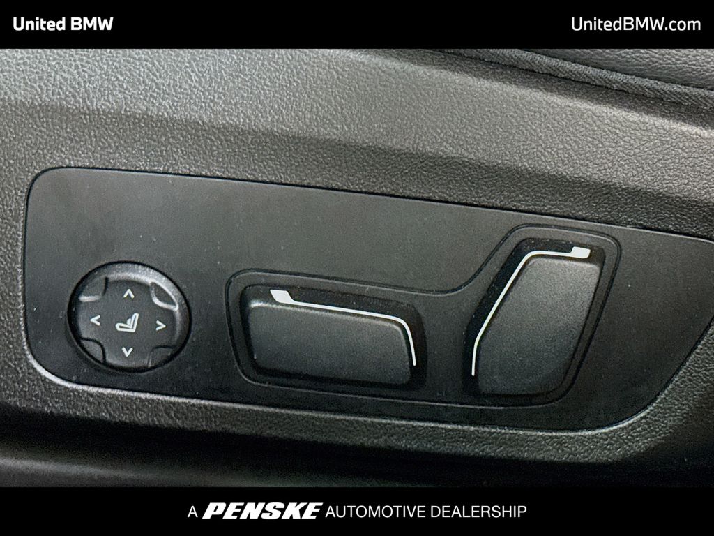 Thumbnail: 2025 BMW 3 Series - 4