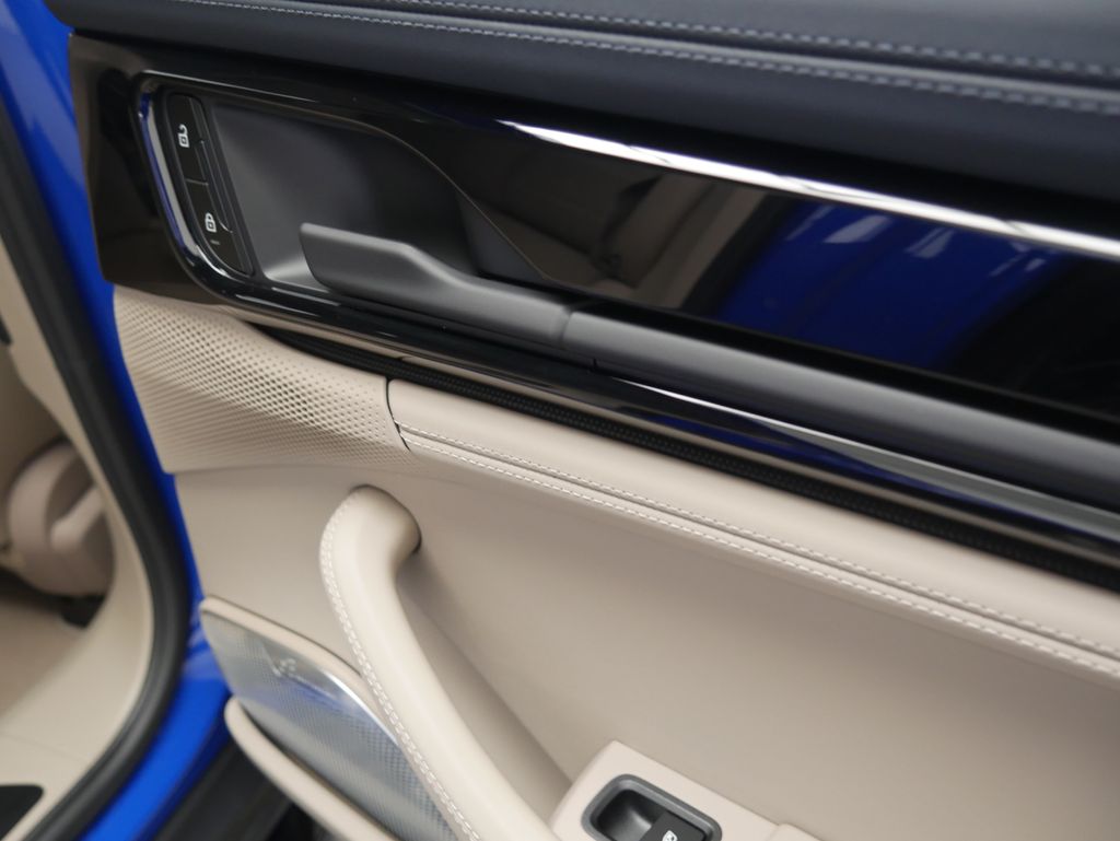 Thumbnail: 2026 Porsche Panamera - 26