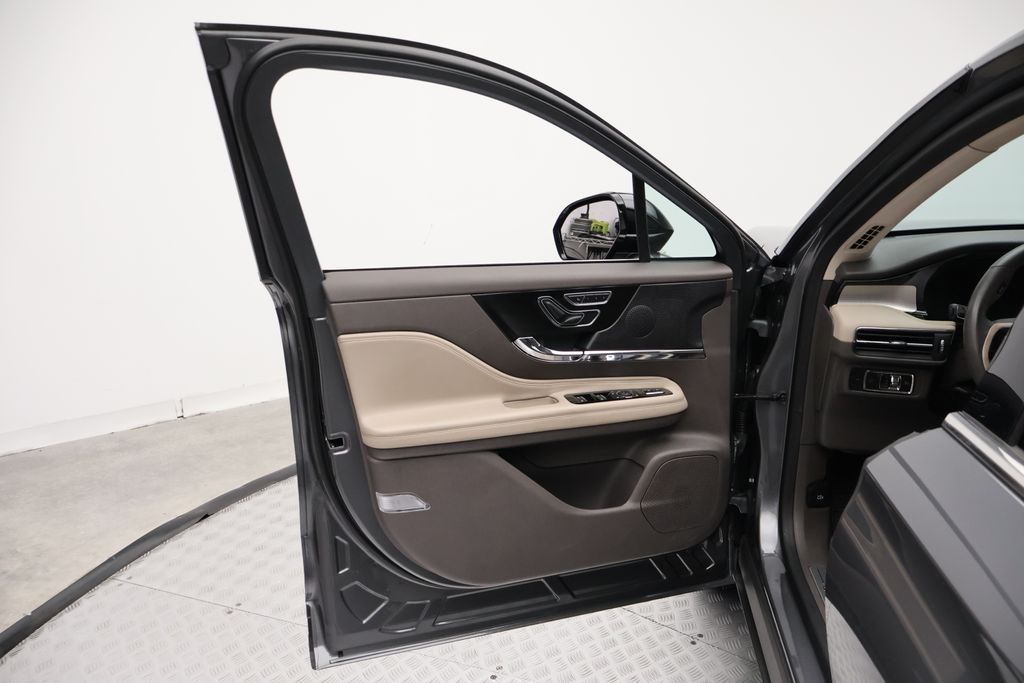 Thumbnail: 2023 Lincoln Corsair - 16