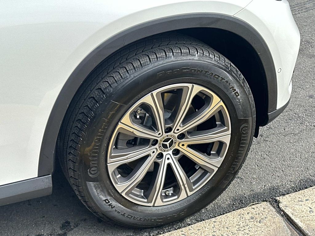 Thumbnail: 2023 Mercedes-Benz GLC - 18