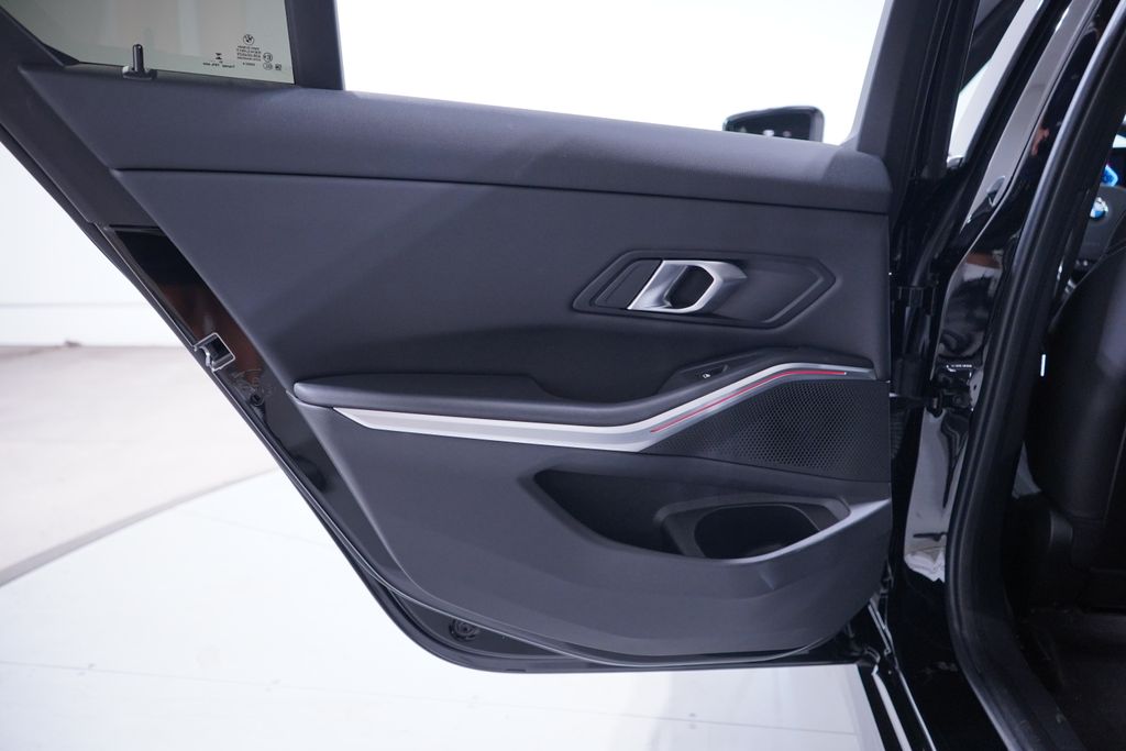 Thumbnail: 2024 BMW 3 Series - 16