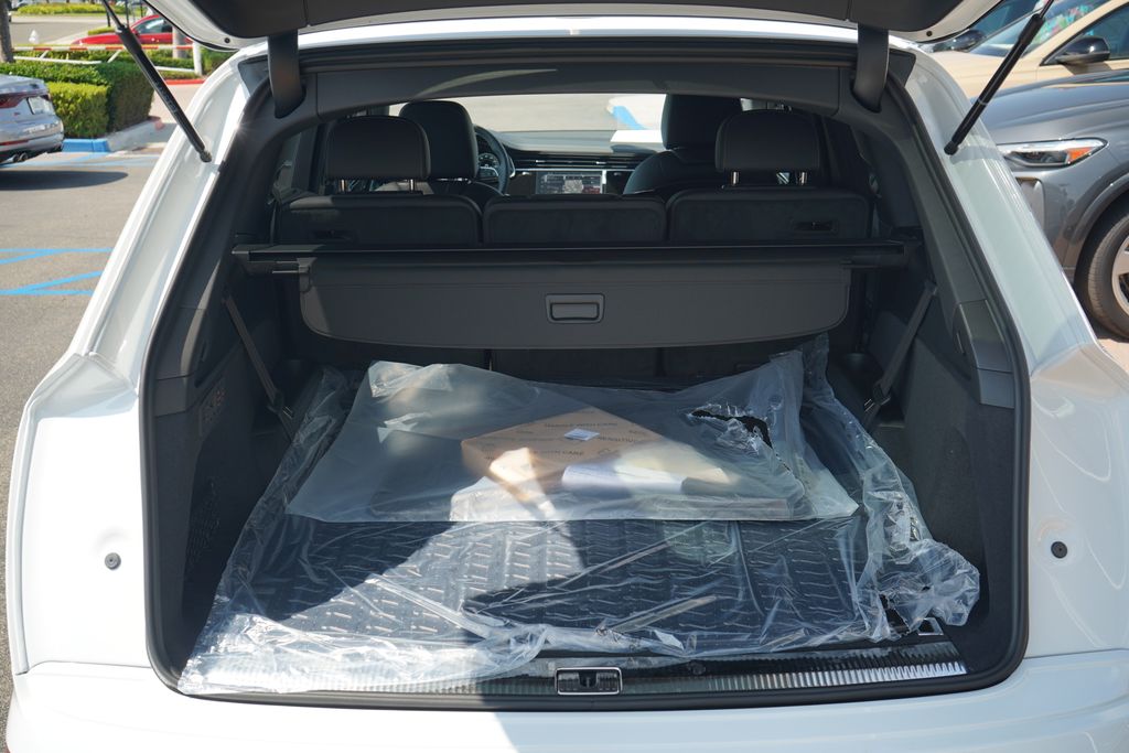 Thumbnail: 2026 Audi Q7 - 11