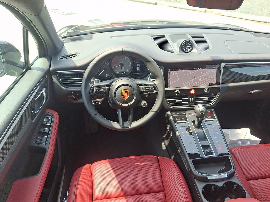 Thumbnail: 2026 Porsche Macan - 14